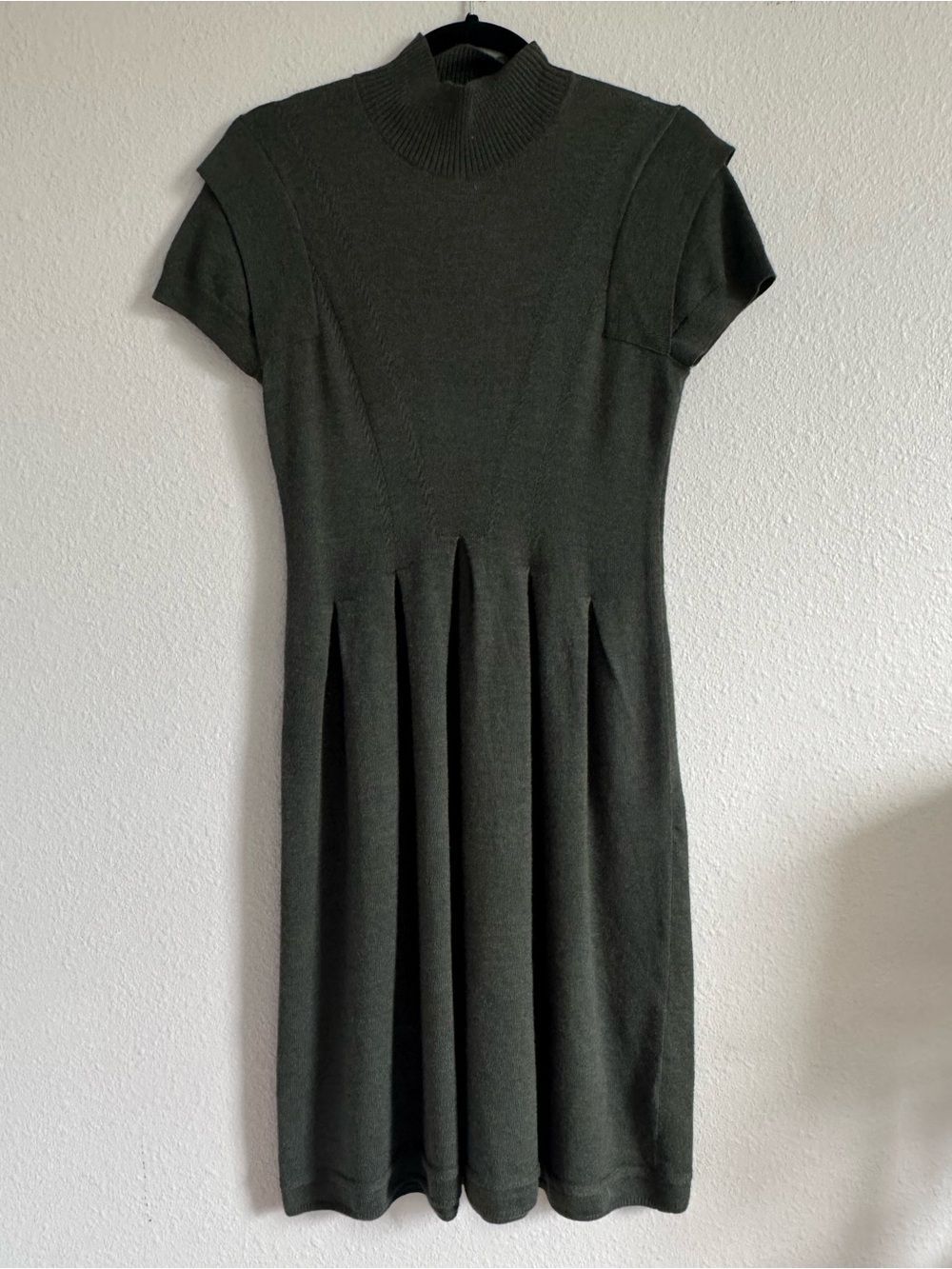 S Antonio Melani dress, dark moss green wool knit, short sleeves, pleated skirt